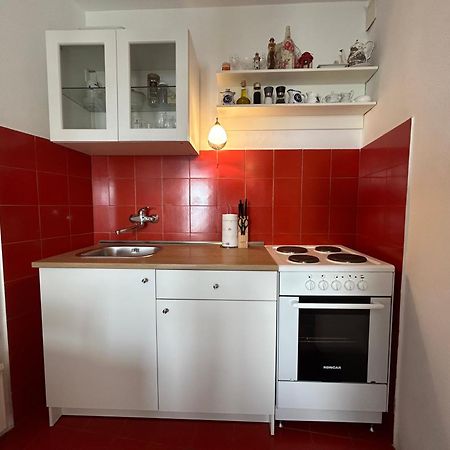 Seafront Studio Apartment+Balcony Подгора Екстериор снимка